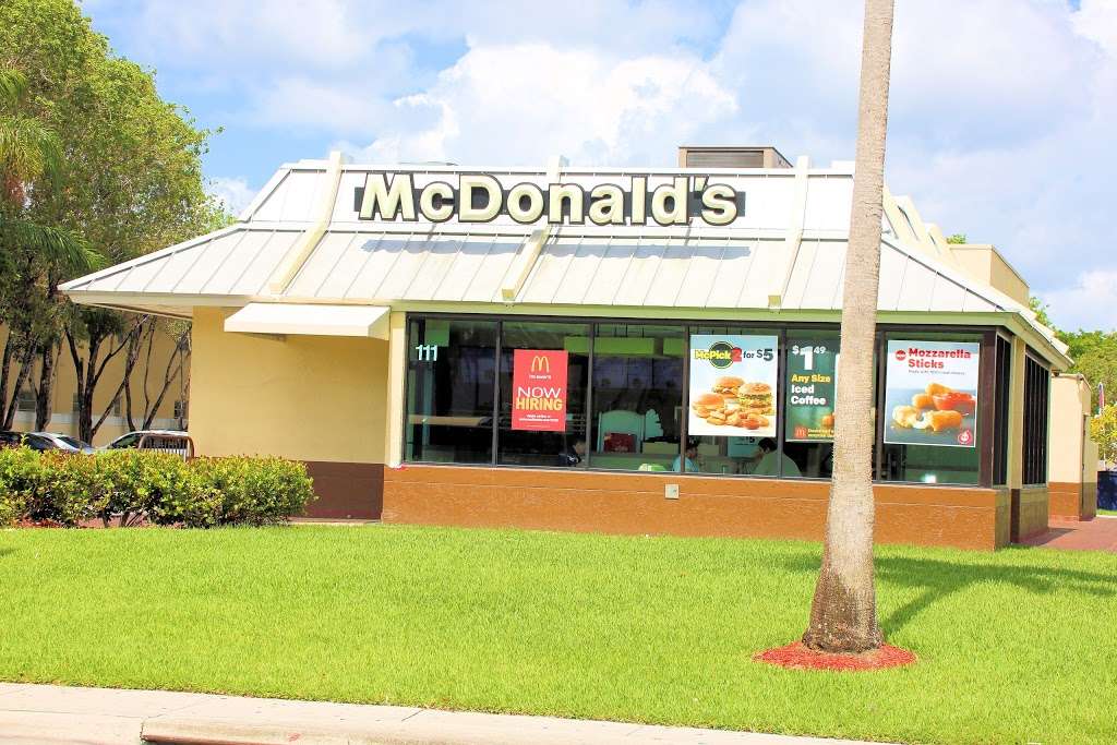 McDonalds | 111 N Federal Hwy, Hallandale Beach, FL 33009, USA | Phone: (954) 456-0451