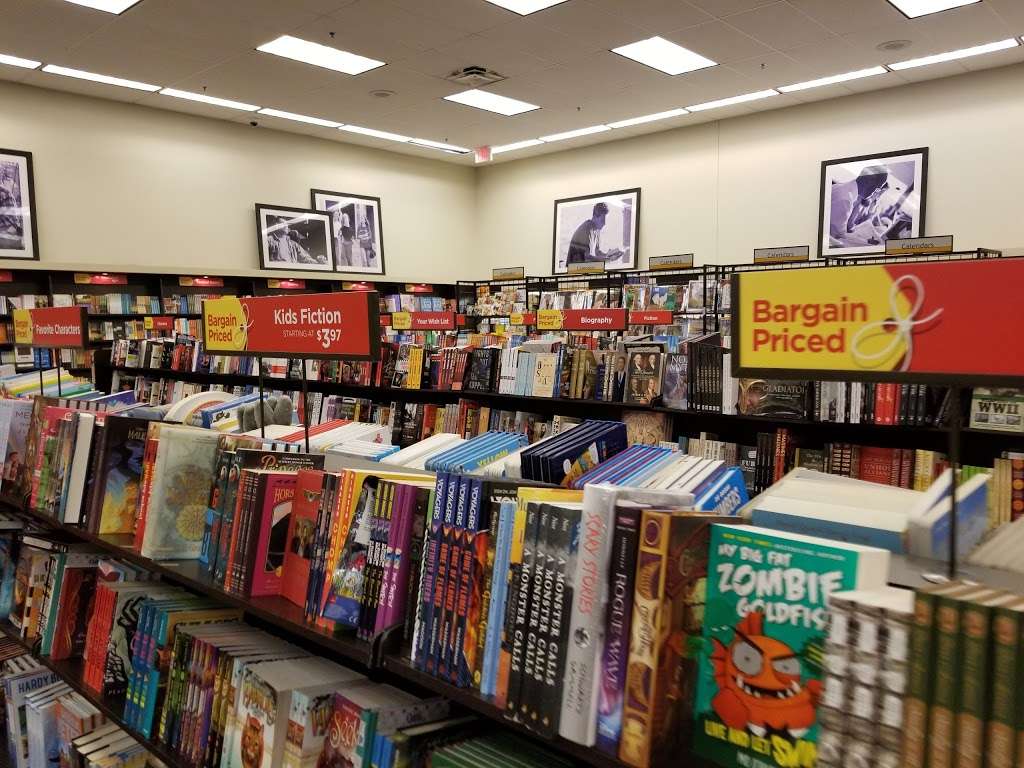 Books-A-Million | 2605 W Osceola Pkwy, Kissimmee, FL 34741, USA | Phone: (407) 552-0077