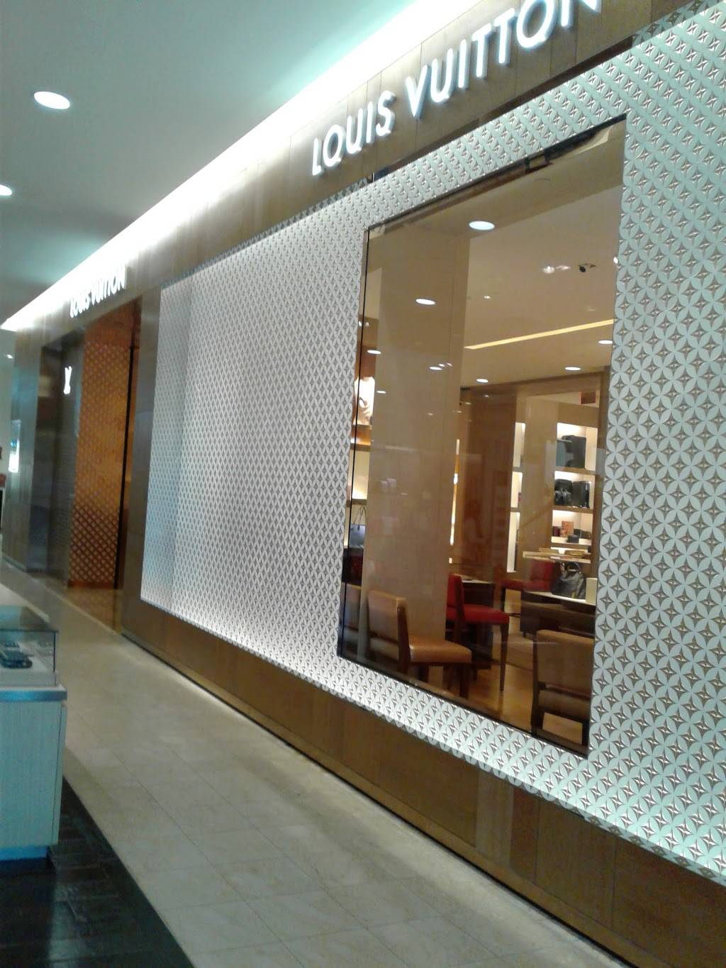 Louis Vuitton Miami Coral Gables Neiman Marcus | 390 San Lorenzo Road, Coral Gables, FL 33146, USA | Phone: (305) 446-0116