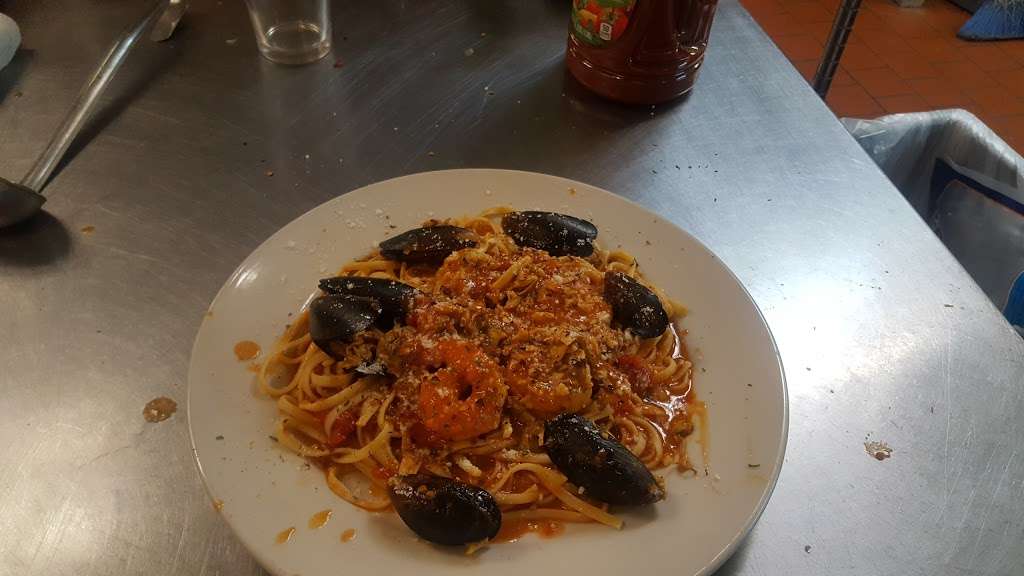 Manninos Pizzeria | 903 N Charlotte St, Pottstown, PA 19464, USA | Phone: (484) 624-5259