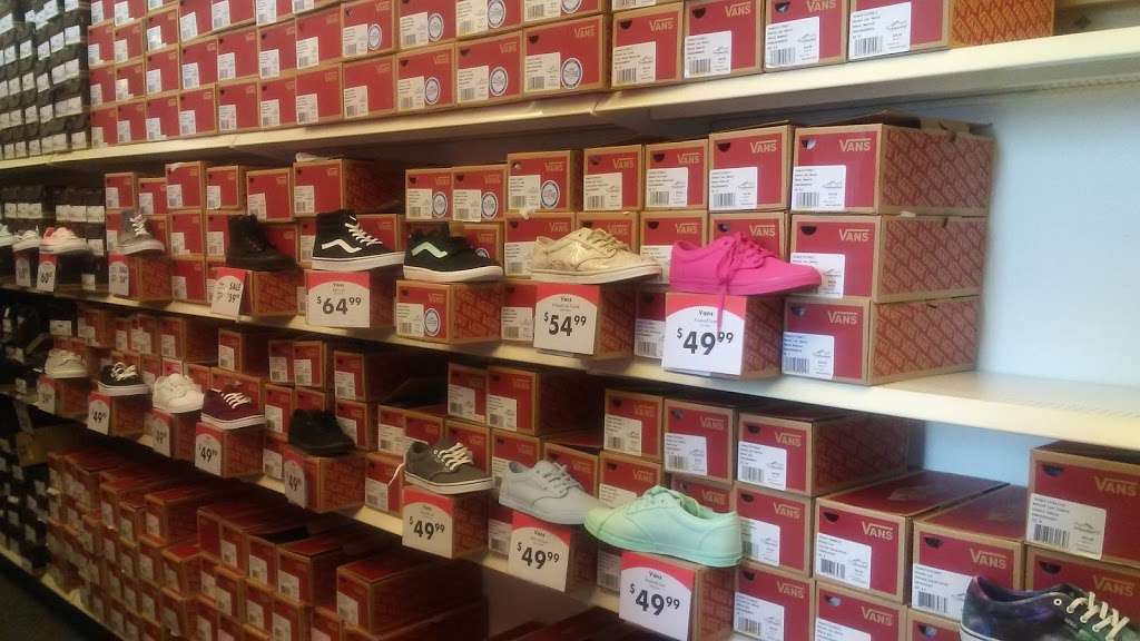 Shoe Carnival | 581 River Oaks W, Calumet City, IL 60409 | Phone: (708) 832-1643