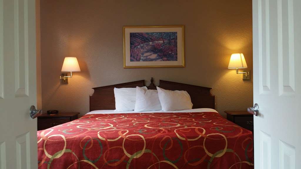 InTown Suites Extended Stay Orlando FL - University Blvd UCF | 11424 University Blvd, Orlando, FL 32817, USA | Phone: (407) 249-0044