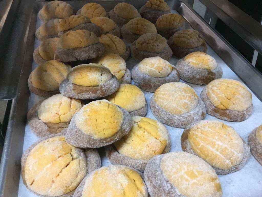 Spikes Bakery | 1708 W Highland Ave, San Bernardino, CA 92411, USA | Phone: (909) 887-9591