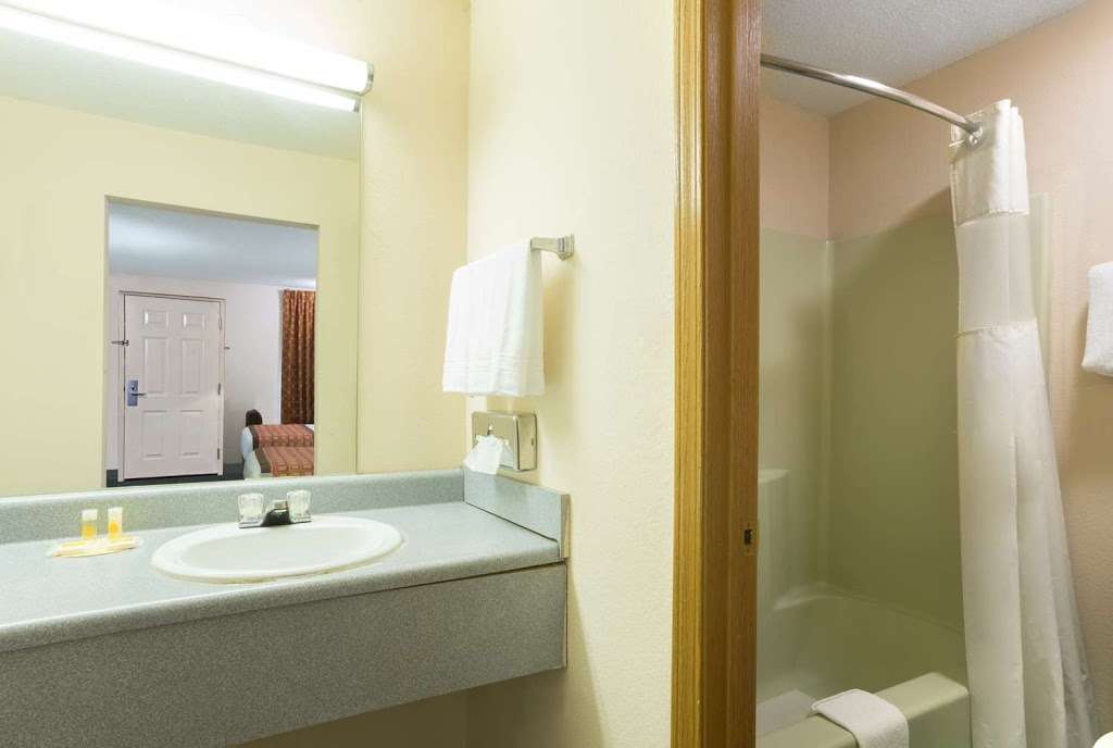 Days Inn by Wyndham Indianapolis East Post Road | 2150 N Post Rd, Indianapolis, IN 46219, USA | Phone: (317) 643-7487