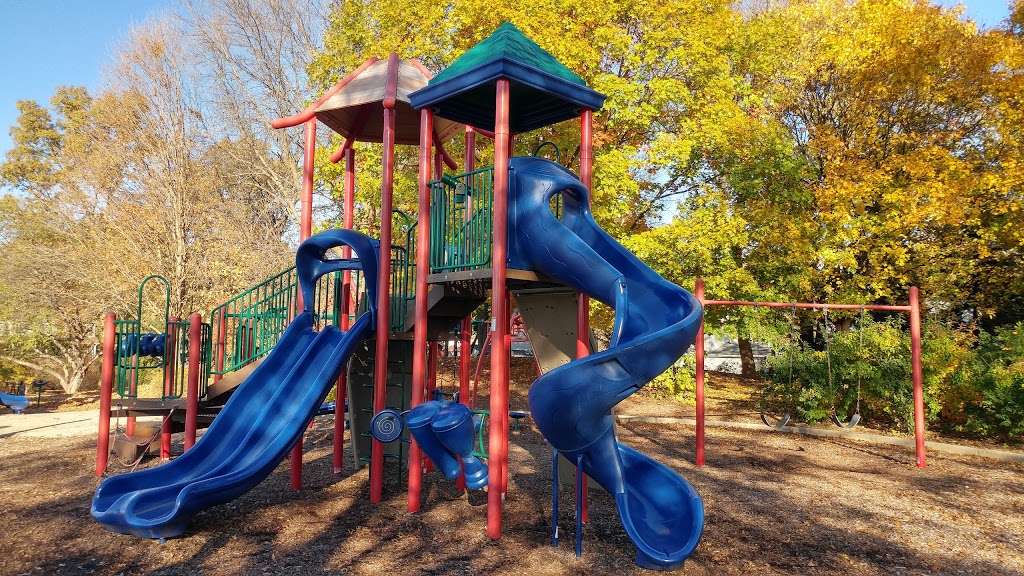 Winding Creek Park | 144 W Bailey Rd, Naperville, IL 60565, USA | Phone: (630) 848-5000