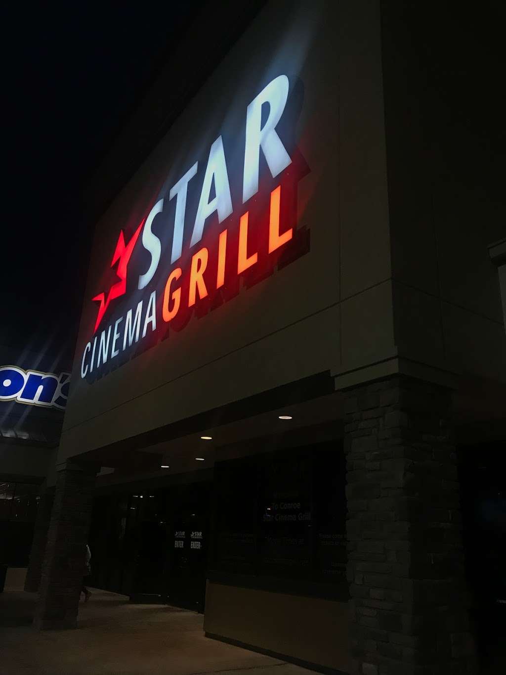 Star Cinema Grill | 2000 Interstate 45 N, Conroe, TX 77301, USA | Phone: (936) 539-6088