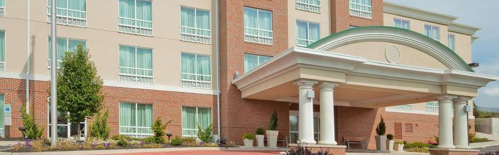 Holiday Inn Express & Suites Bethlehem | 2201 Cherry Ln, Bethlehem, PA 18015, USA | Phone: (610) 838-6110