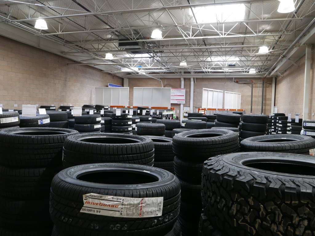 Costco Tire Center in 801 S Pavilion Center Dr, Las Vegas, NV 89144, USA