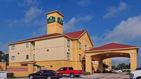 La Quinta Inn & Suites Pasadena | 3490 East Sam Houston Pkwy S, Pasadena, TX 77505, USA | Phone: (281) 991-7771