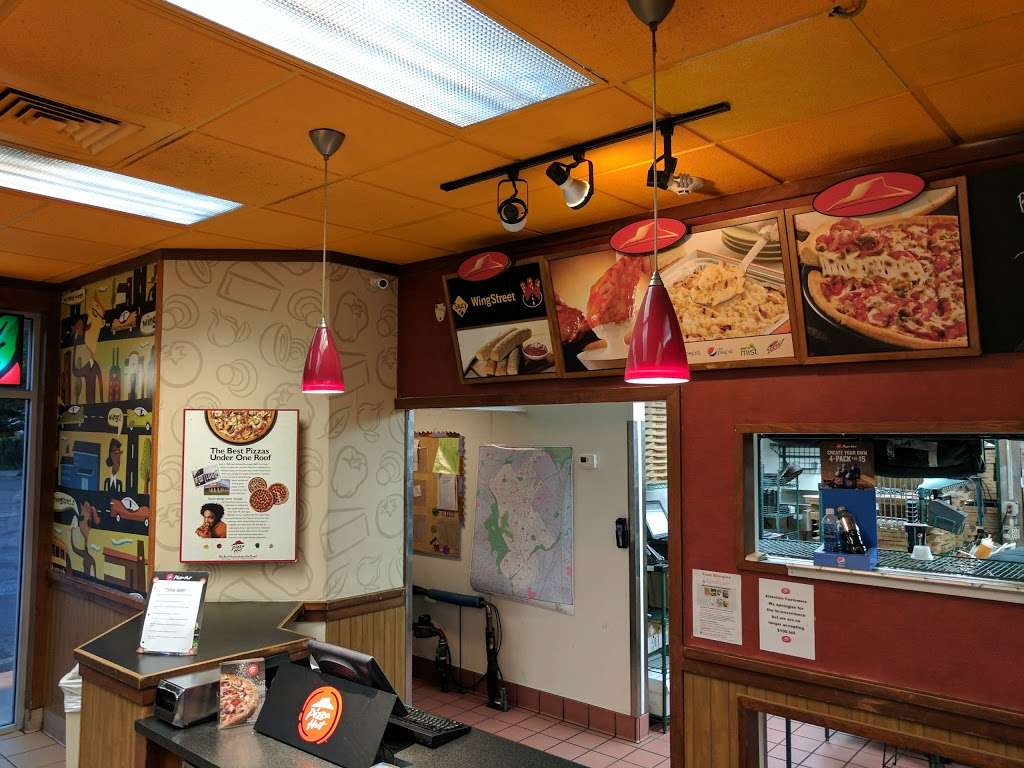 Pizza Hut | 950 Hyde Park Ave, Hyde Park, MA 02136, USA | Phone: (617) 910-2101