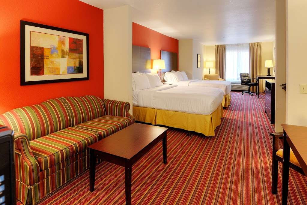 Holiday Inn Express & Suites The Villages | 1205 Avenida Central North, The Villages, FL 32159, USA | Phone: (352) 750-3888