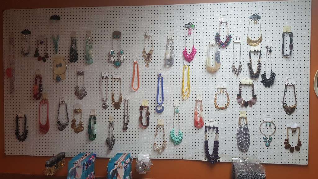 Victorias Corner | 5 Cabarrus Ave W, Concord, NC 28025, USA | Phone: (704) 497-4780