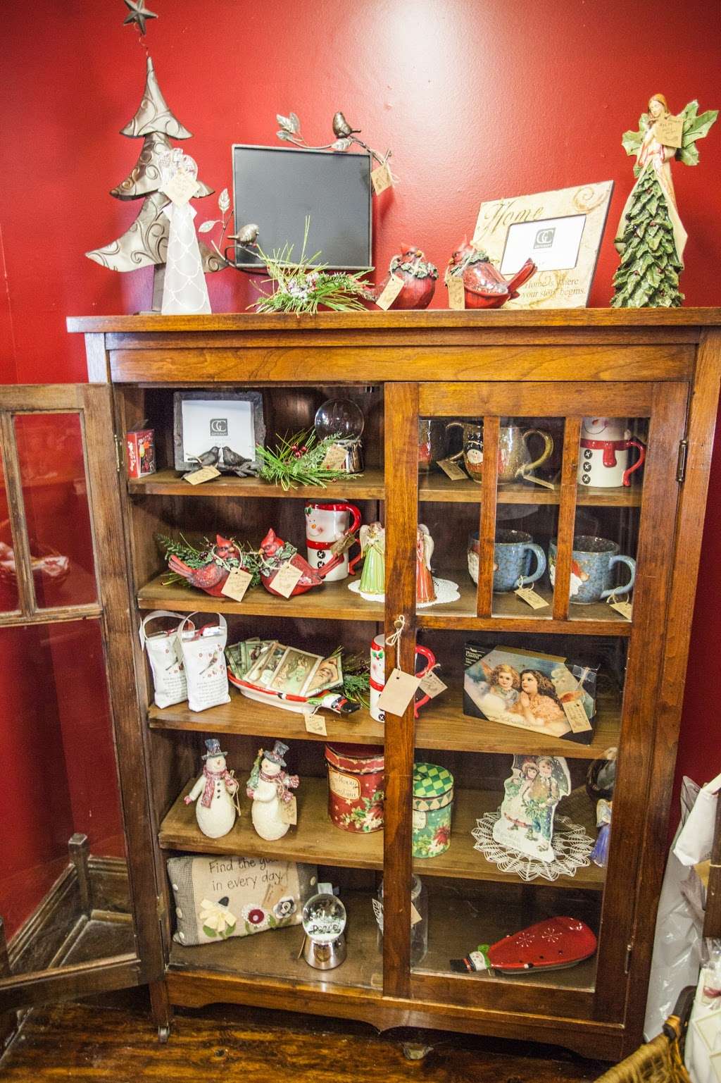 As Time Goes By Antiques | 125 W Broadway St, Peculiar, MO 64078 | Phone: (816) 779-3322