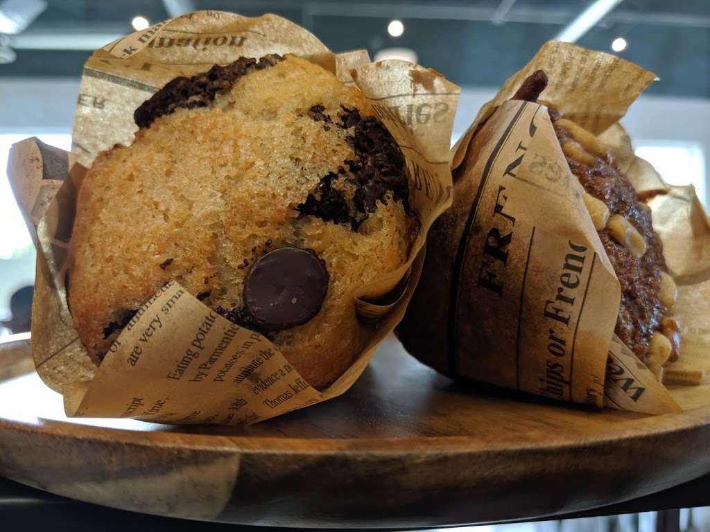 Laines Bake Shop | 756 E 111th St Inside the One Eleven Food Hall, Chicago, IL 60628, USA | Phone: (773) 432-4308