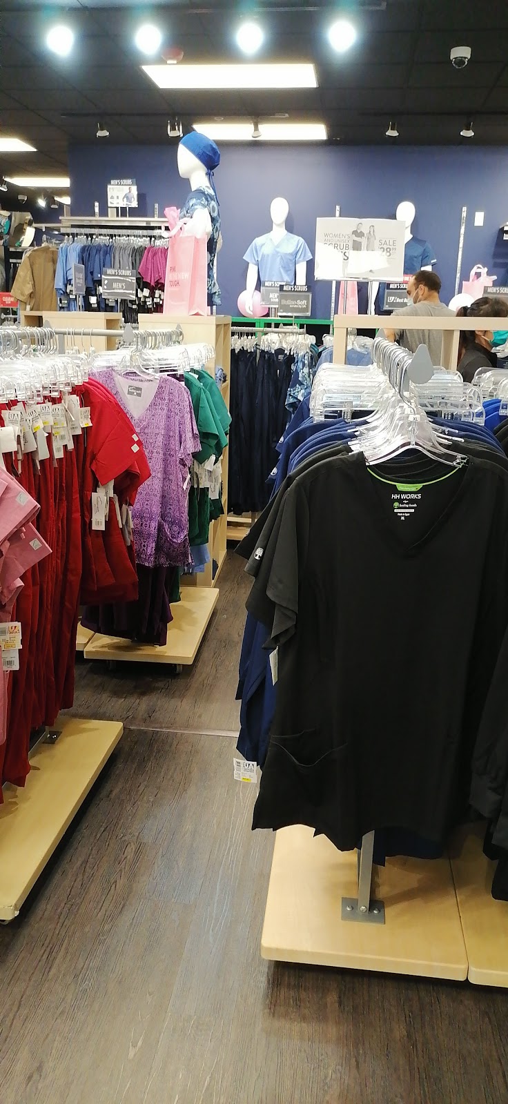 Uniform Advantage | The Shoppes at Knollwood 8366, MN-7 #102, St Louis Park, MN 55426 | Phone: (952) 933-3277