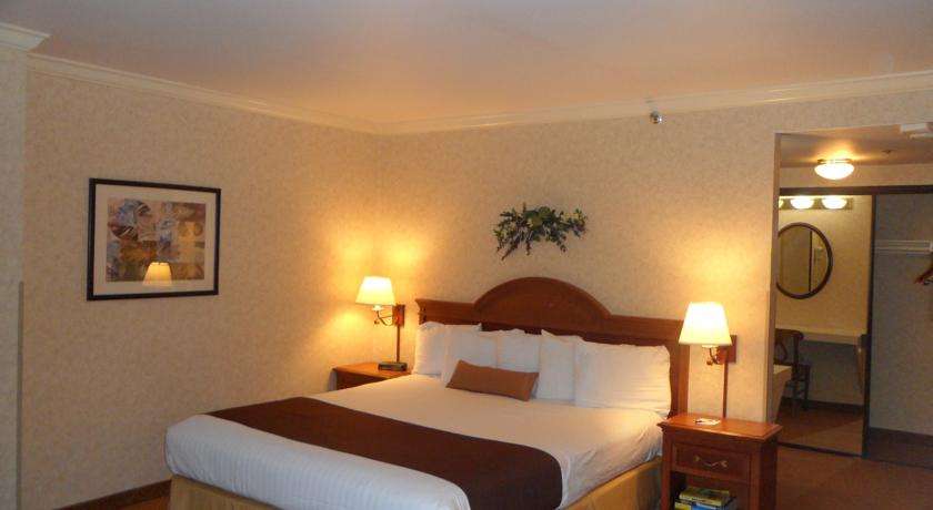Holiday Inn Express & Suites Camarillo | 1405 Del Norte Rd, Camarillo, CA 93010, USA | Phone: (805) 983-7171