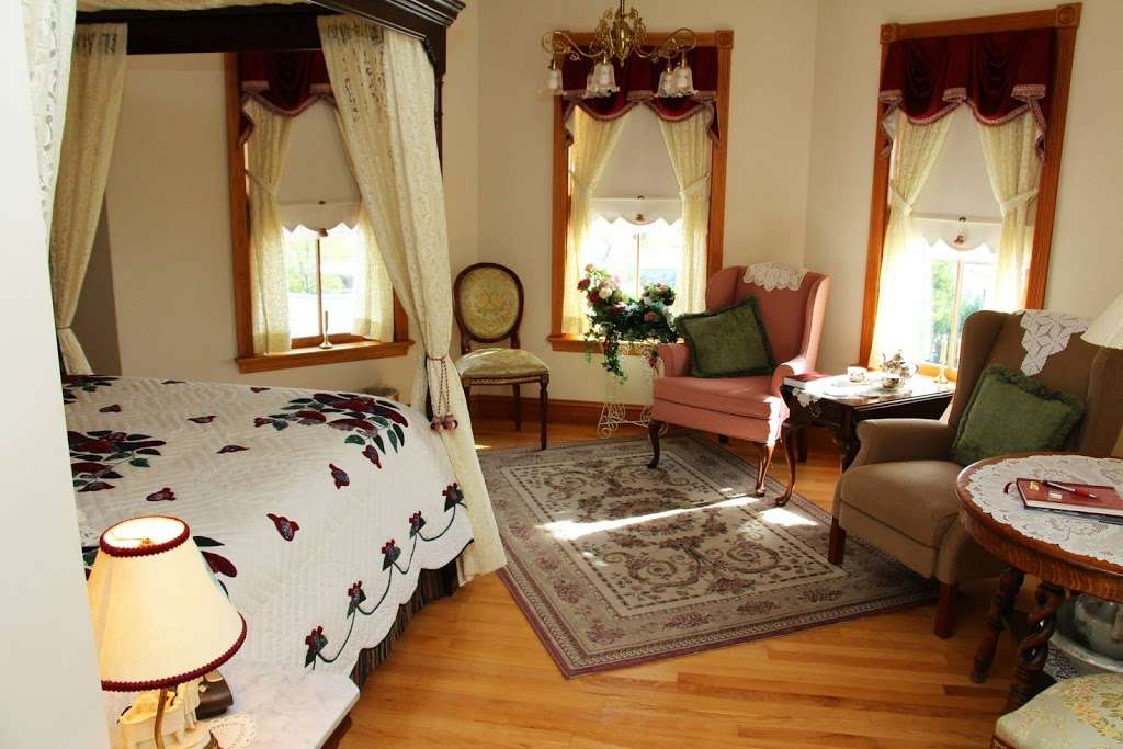 Hurst House Bed and Breakfast | 154 E Farmersville Rd, Ephrata, PA 17522, USA | Phone: (717) 355-5151