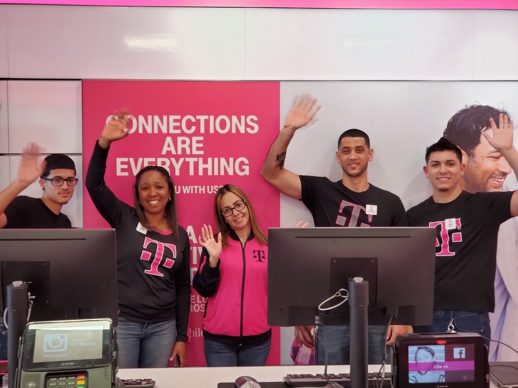 T-Mobile | 1082 Cypress Pkwy, Poinciana, FL 34759, USA | Phone: (863) 496-3870