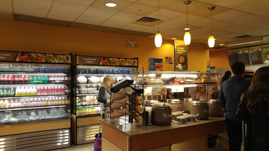 Au Bon Pain | LaGuardia Airport, East Elmhurst, NY 11371, USA | Phone: (718) 334-0480