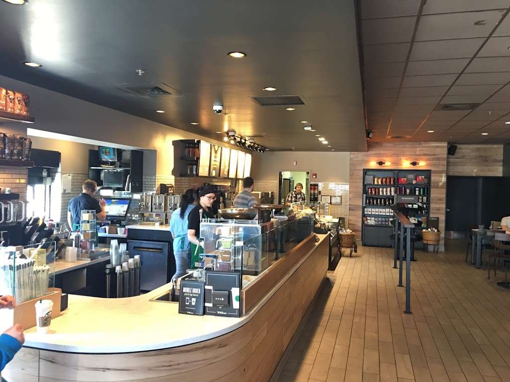 Starbucks | 198 W Roosevelt Rd, Villa Park, IL 60181, USA | Phone: (630) 782-1125
