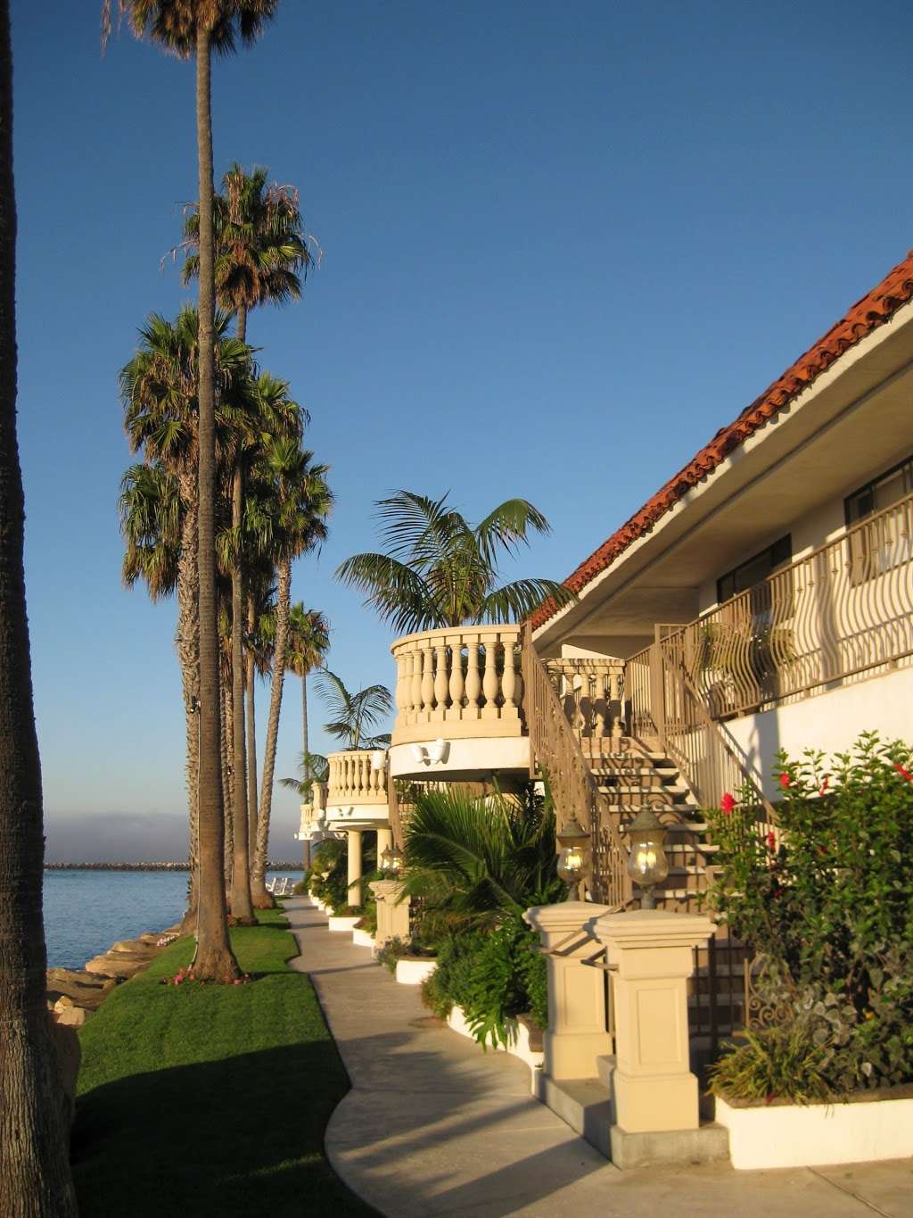 Oceanside Marina Suites‎ | 2008 N Harbor Dr, Oceanside, CA 92054 | Phone: (760) 722-1561