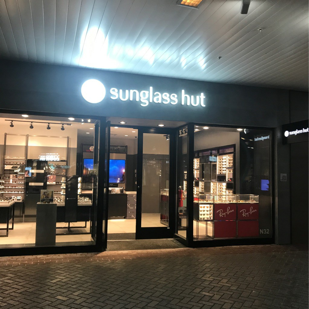 Sunglass Hut 4999 Old Orchard Rd Skokie Il 60077 Usa