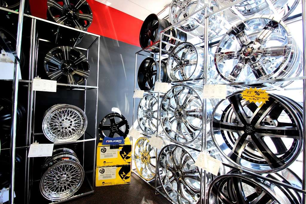 Rent-A-Wheel Custom Wheels & Tires in Orlando, FL | 483 N Semoran Blvd, Orlando, FL 32807 | Phone: (407) 282-0075