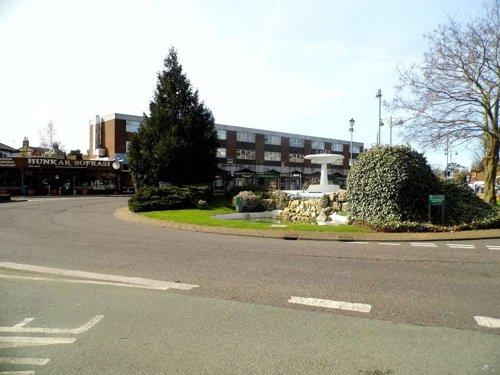 Cheshunt Railway Station (Stop D) | Cheshunt, Waltham Cross EN8 9AQ, UK