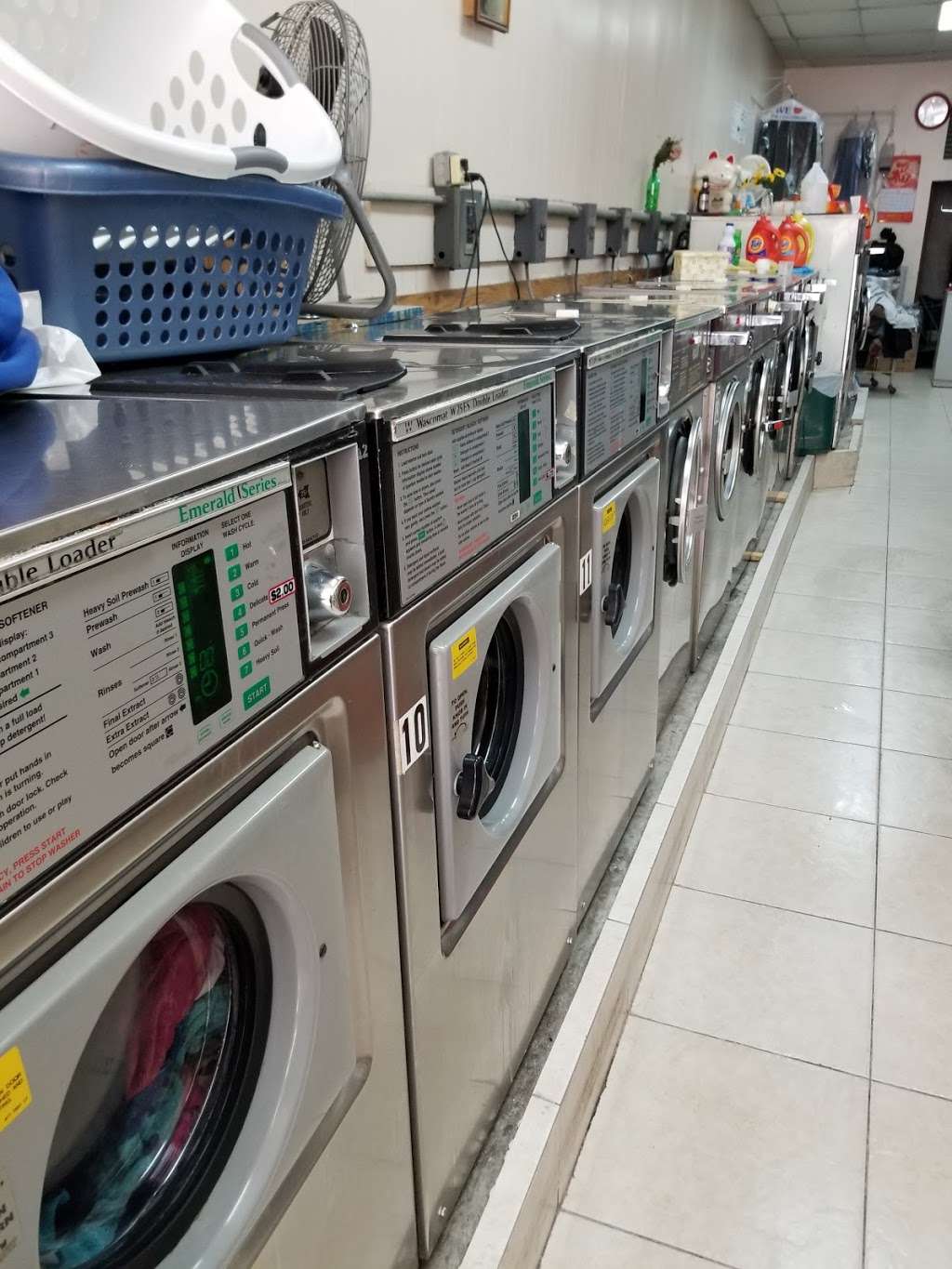 Lam’s Laundromat | 6705 Austin St # A, Flushing, NY 11375, USA | Phone: (718) 896-8956