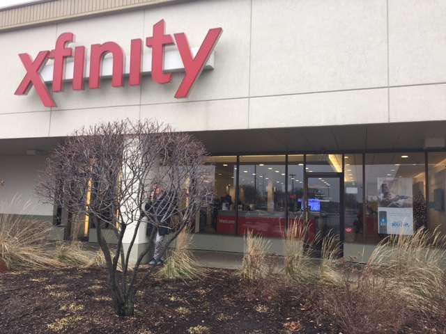 Xfinity Store by Comcast | 1229 E Golf Rd, Schaumburg, IL 60173 | Phone: (800) 934-6489