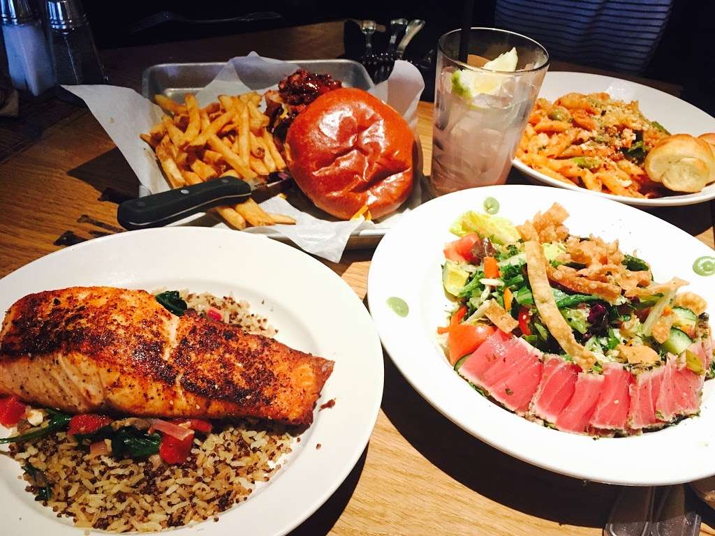 BJs Restaurant & Brewhouse | 8785 Villa La Jolla Dr, San Diego, CA 92037, USA | Phone: (858) 257-3640