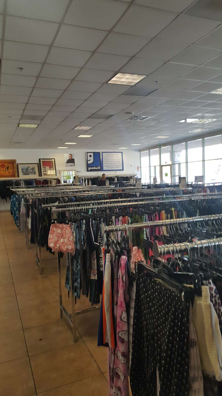 Goodwill Retail Store & Donation Center - Thousand Oaks | 140 W Hillcrest Dr, Thousand Oaks, CA 91360, USA | Phone: (805) 494-7250