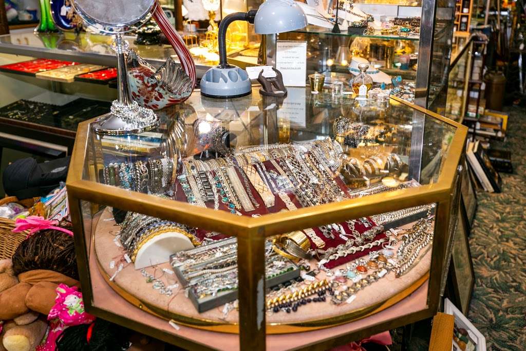 Days Of Olde Antique Center | 110 S New York Rd, Galloway, NJ 08205, USA | Phone: (609) 652-7011