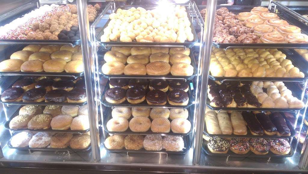 Yum Yum Donuts | 6925 Linda Vista Rd, San Diego, CA 92111, USA | Phone: (858) 571-9410