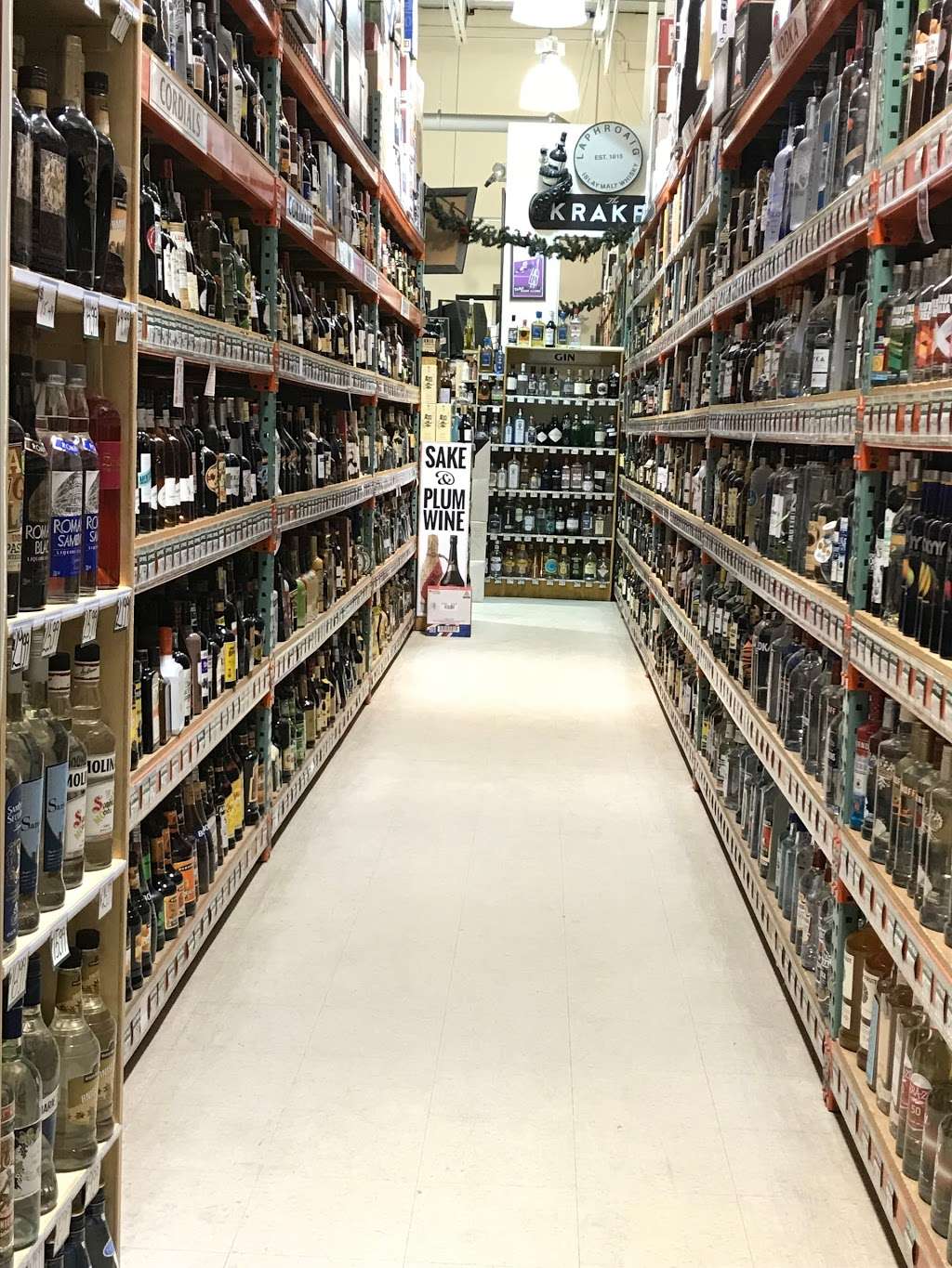 Warehouse Wines & Liquors | 113 Mill Plain Rd, Danbury, CT 06811 | Phone: (203) 743-5453