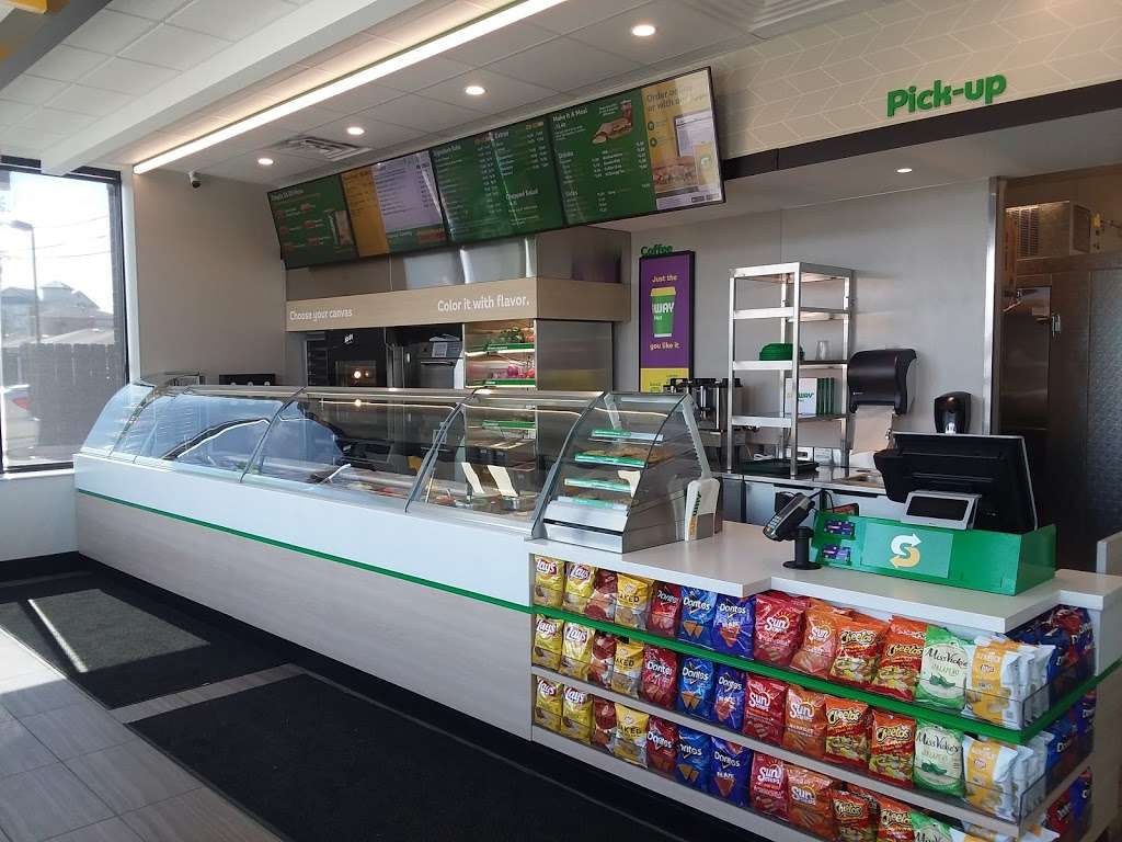 Subway Restaurants | 6400 S Cicero Ave Space 4, Chicago, IL 60638, USA | Phone: (773) 498-4050