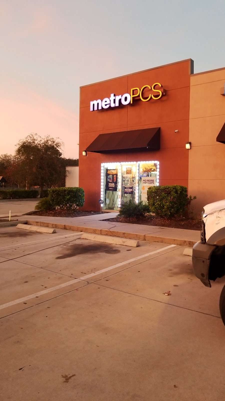 Metro by T-Mobile | 3900 S Goldenrod Rd, Orlando, FL 32822 | Phone: (407) 203-6816