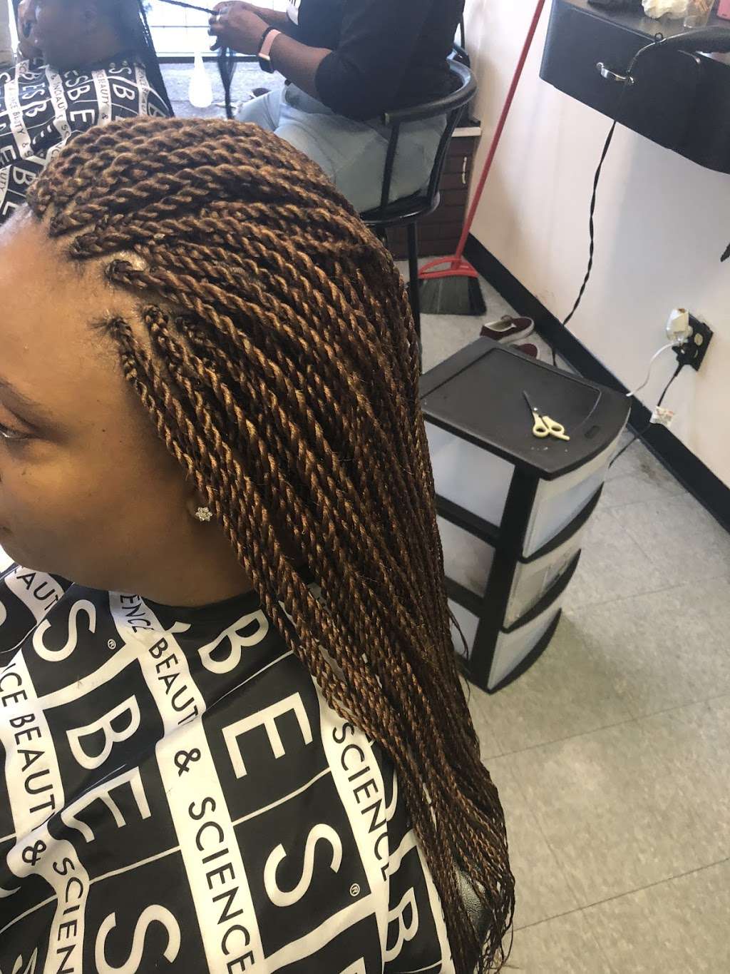 Deedee African Hair Braiding | 429 N Bolingbrook Dr #2, Bolingbrook, IL 60440, USA | Phone: (630) 410-8384