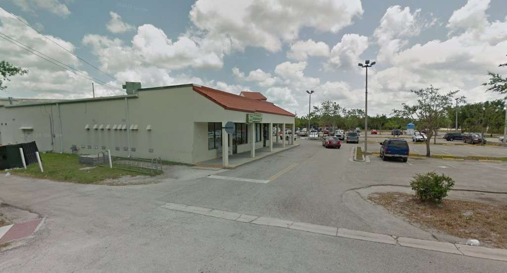 Town & Country Laundry | 15530 SW Trail Dr, Indiantown, FL 34956, USA | Phone: (772) 597-5757