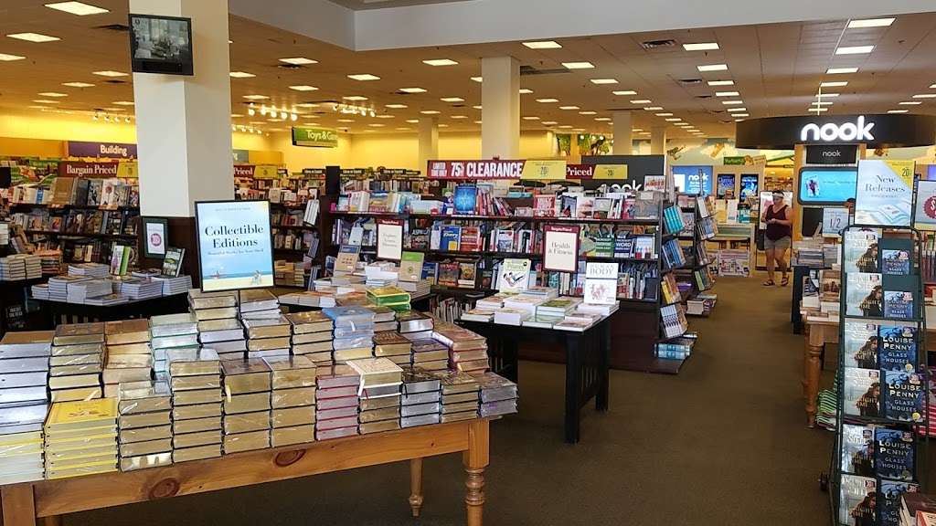 Barnes & Noble | Mira Mesa MarketCenter, 10775 Westview Pkwy, San Diego, CA 92126, USA | Phone: (858) 684-3166