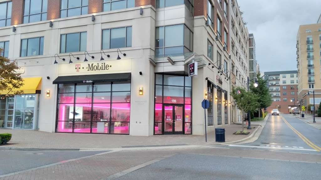 T-Mobile | 136 Waterfront St M1 & M2, Oxon Hill, MD 20745, USA | Phone: (301) 567-0262