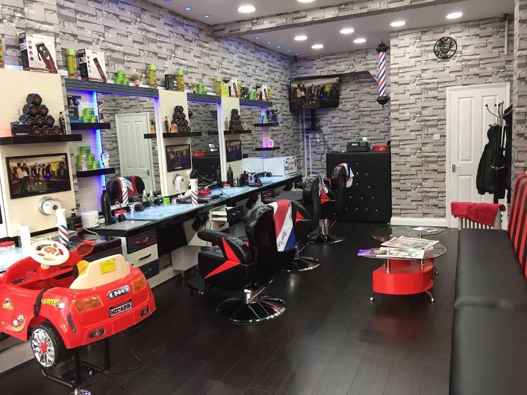 Blade barber | 401 Durnsford Rd, London SW19 8EE, UK | Phone: 020 8946 9500