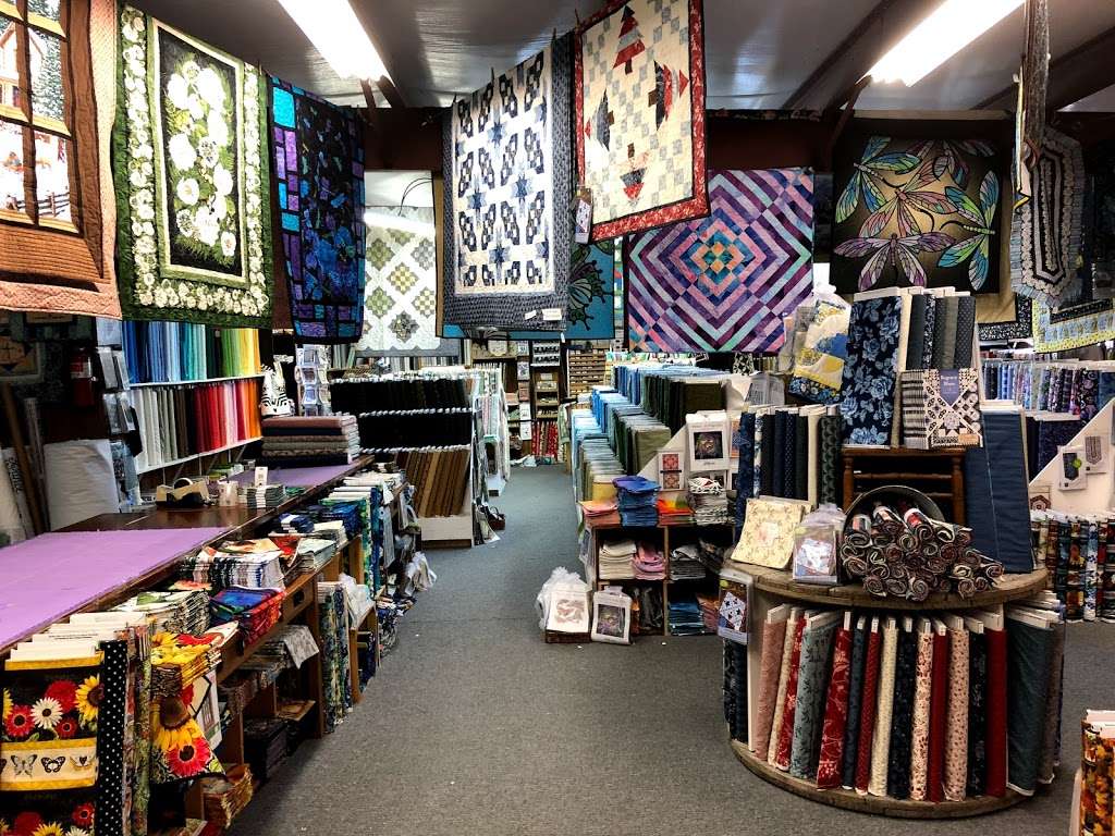 Log Cabin Quilt Shop | 2679 Old Philadelphia Pike, Bird in Hand, PA 17505, USA | Phone: (717) 393-1702