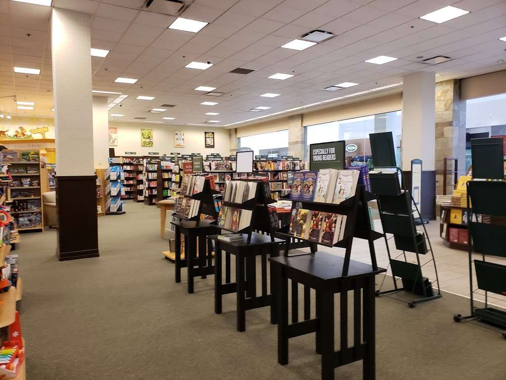 Barnes & Noble | 5183 E Montclair Plaza Ln, Montclair, CA 91763, USA | Phone: (909) 399-1966