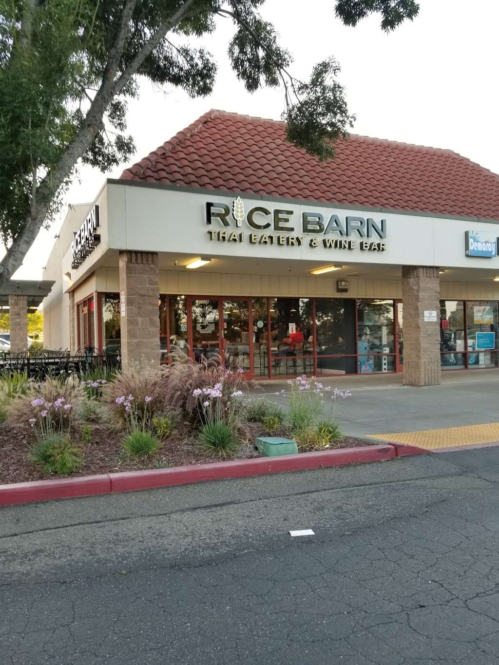 Rice Barn | Thai Eatery and Wine Bar | 132A Browns Valley Pkwy, Vacaville, CA 95688, USA | Phone: (707) 999-5895