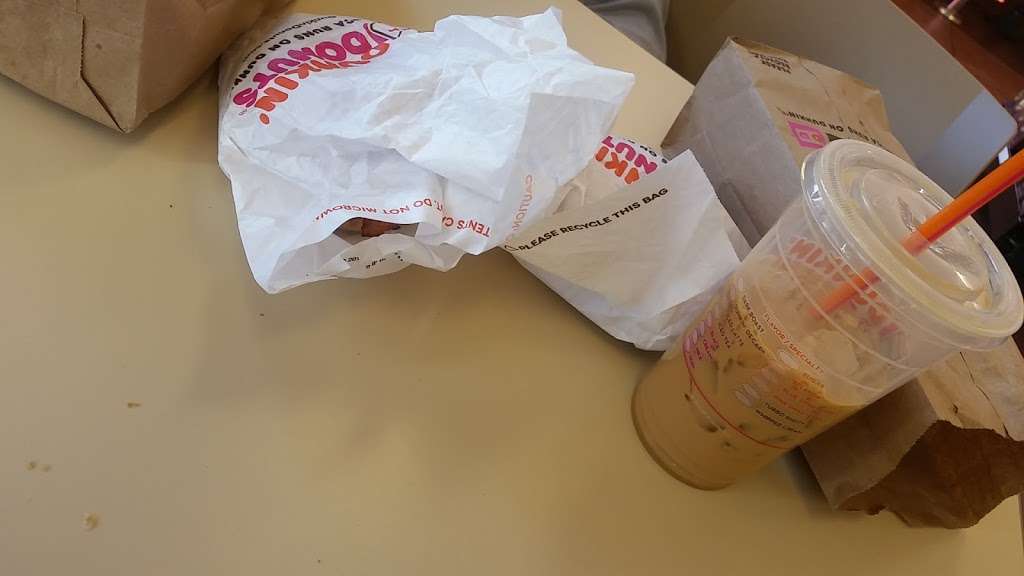 Dunkin Donuts | 3200 Sand Lake Rd, Lindenhurst, IL 60046, USA | Phone: (224) 643-7549