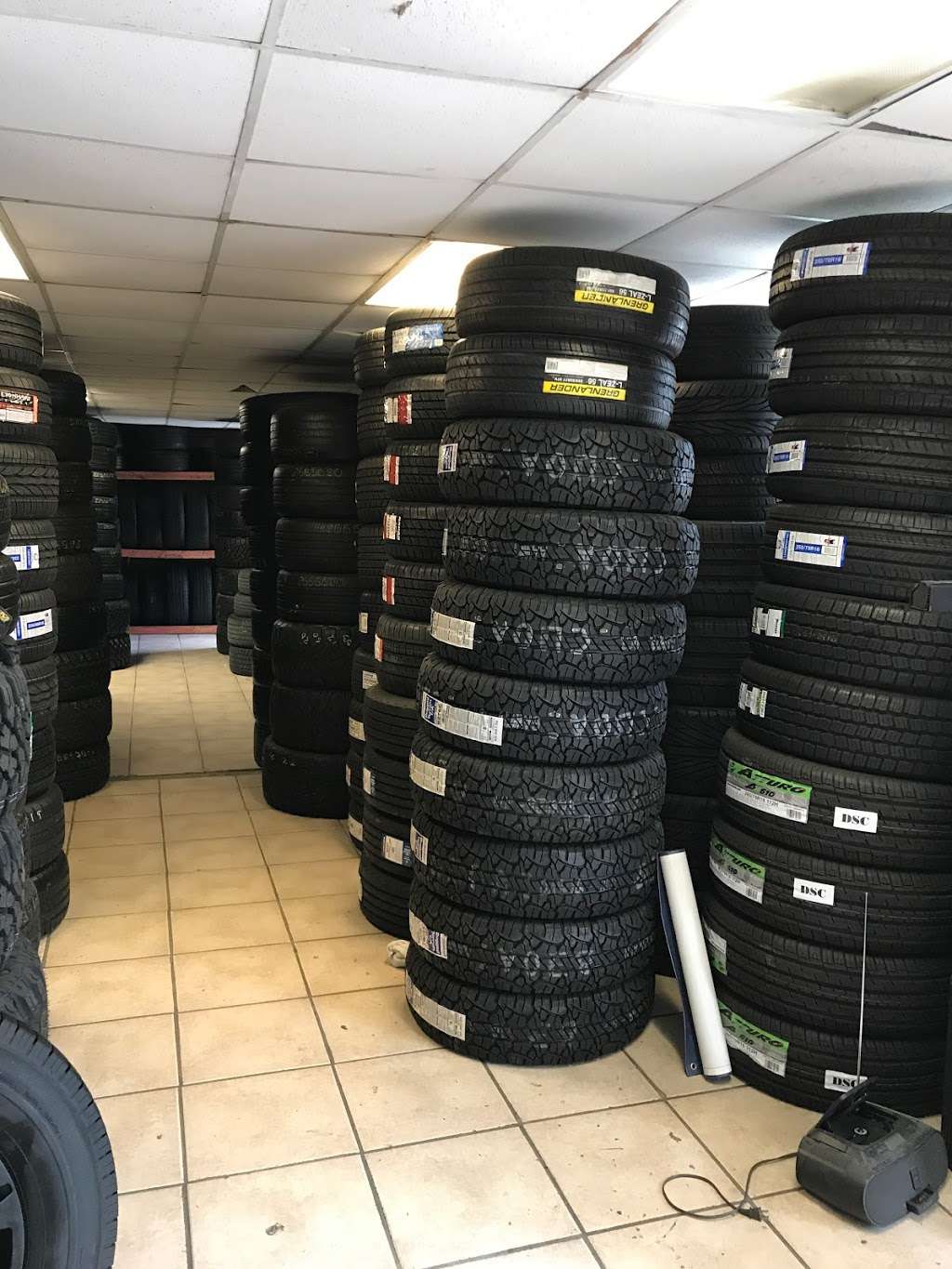 Antoine Tire Shop #3 | 211 Crosstimbers St, Houston, TX 77018, USA | Phone: (713) 505-1253