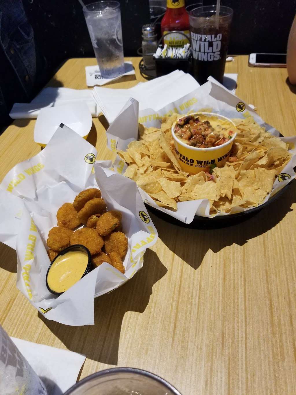 Buffalo Wild Wings | 230 Railway Ln, Hagerstown, MD 21740 | Phone: (301) 766-7250