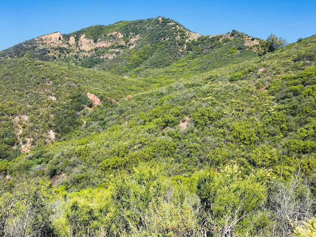 Backbone Trail Trailhead - Yerba Buena Parking Lot | Backbone Trail, Malibu, CA 90265, USA