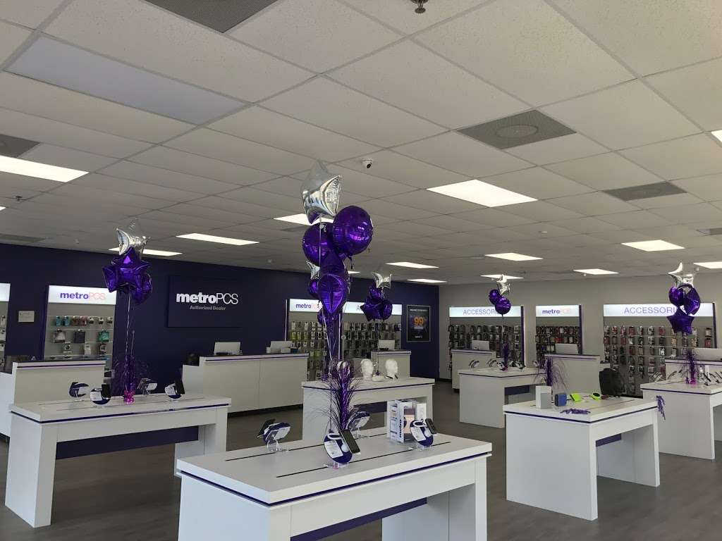 Metro by T-Mobile | 731 Good Homes Rd, Orlando, FL 32818 | Phone: (407) 930-6330